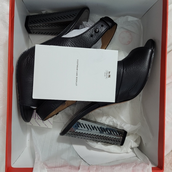 COACH Metal Heels 7 - Picture 7 of 8